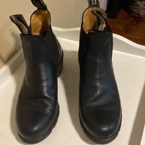 Blundstone ladies 6 dress shoe black used but in great condition.